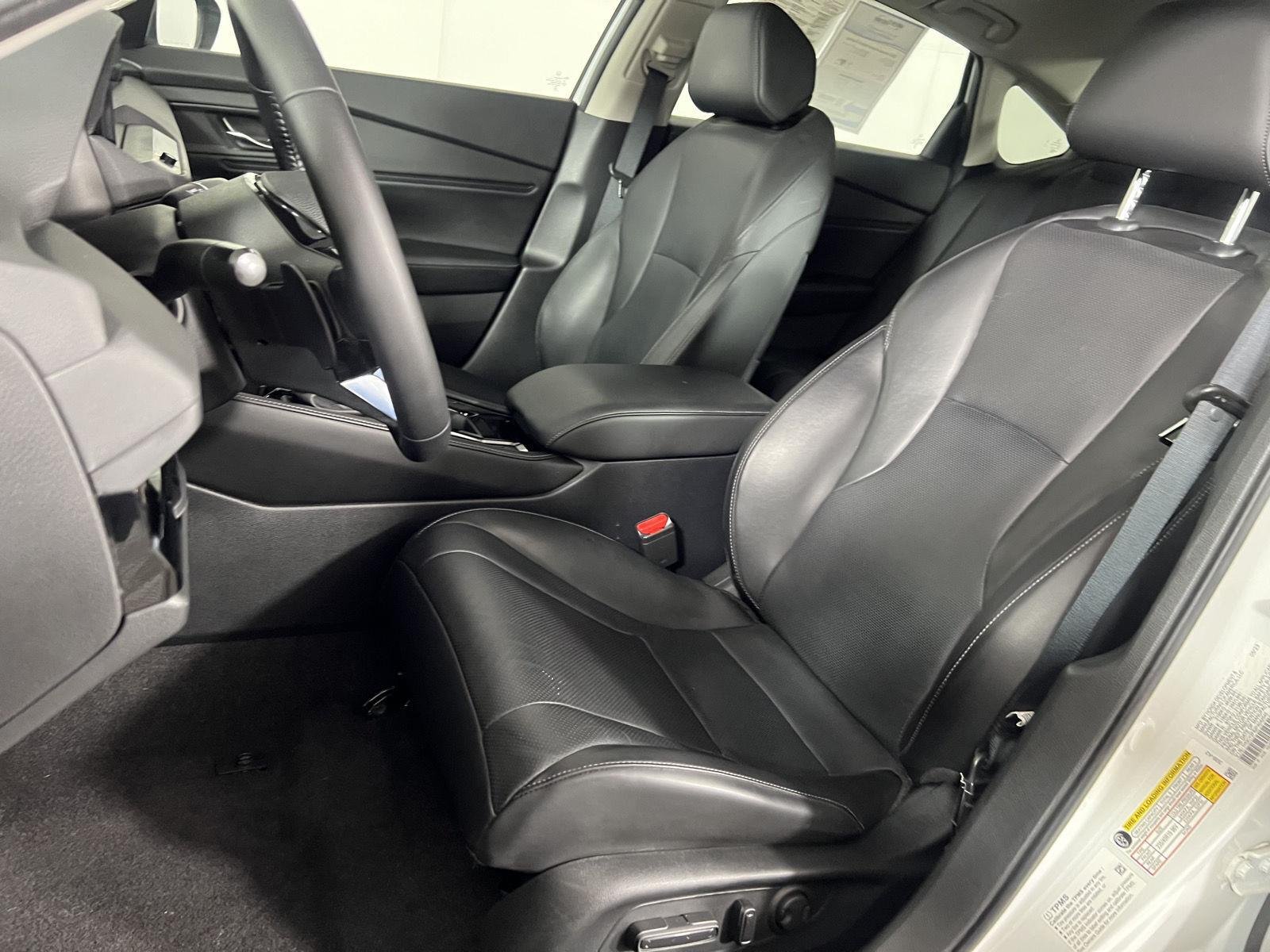 Used 2023 Platinum White Pearl Honda Touring image 18