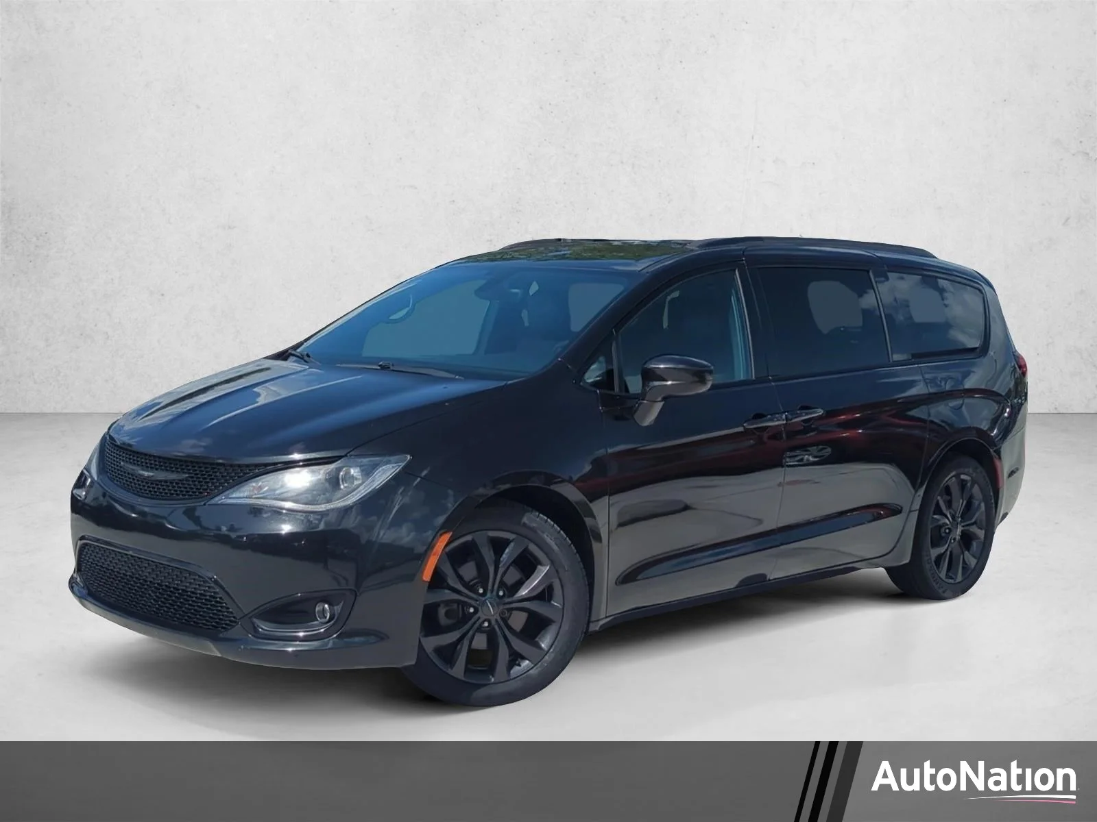 2018 Chrysler Pacifica Touring L Plus's photo
