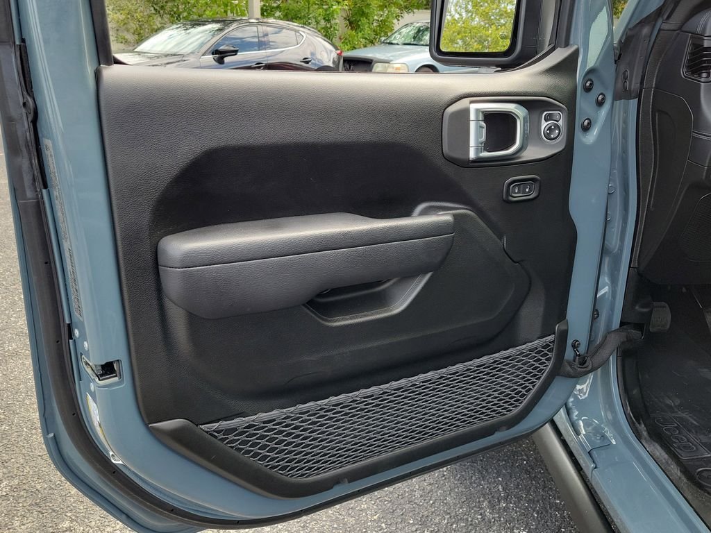 Used 2024 Gray Jeep Rubicon image 19