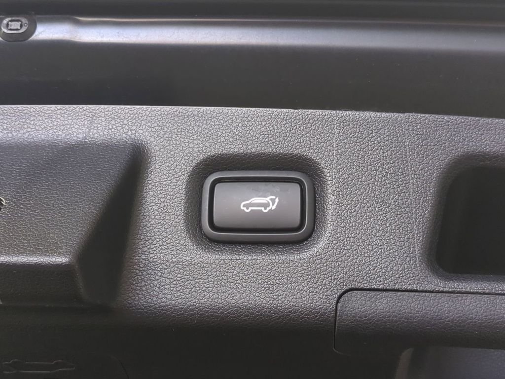 Used 2022 Black Hyundai SEL image 15