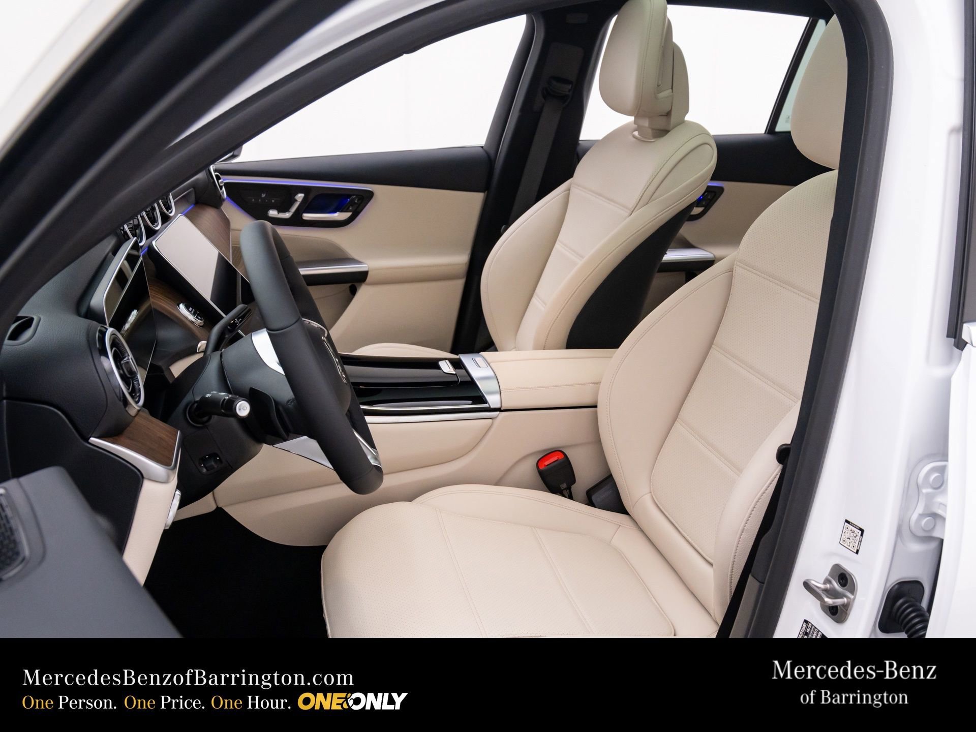 New 2026 MANUFAKTUR Moonlight White Metallic Mercedes-Benz GLC 300 image 57