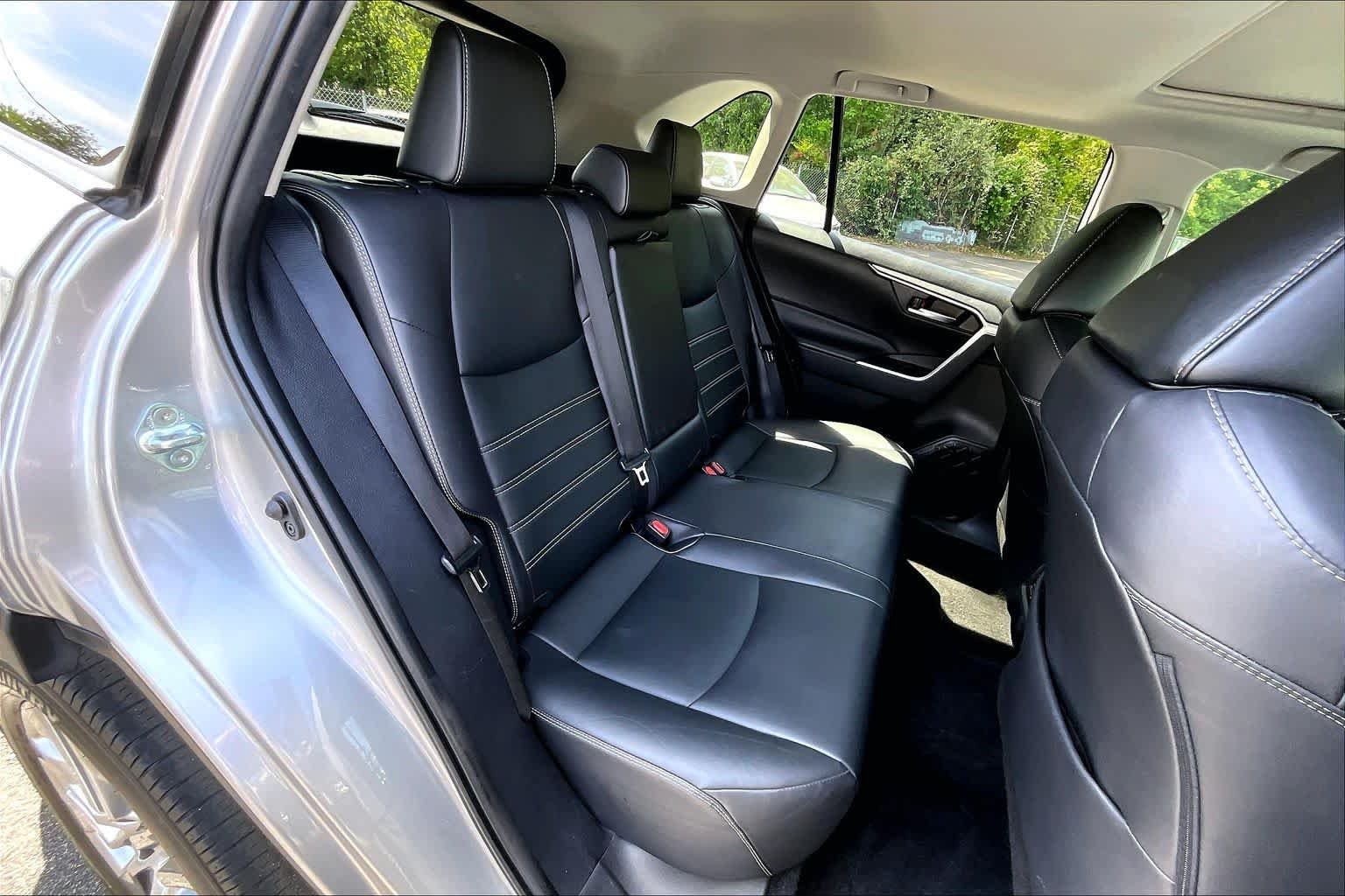 Used 2024 Silver Sky Metallic Toyota XLE Premium image 33