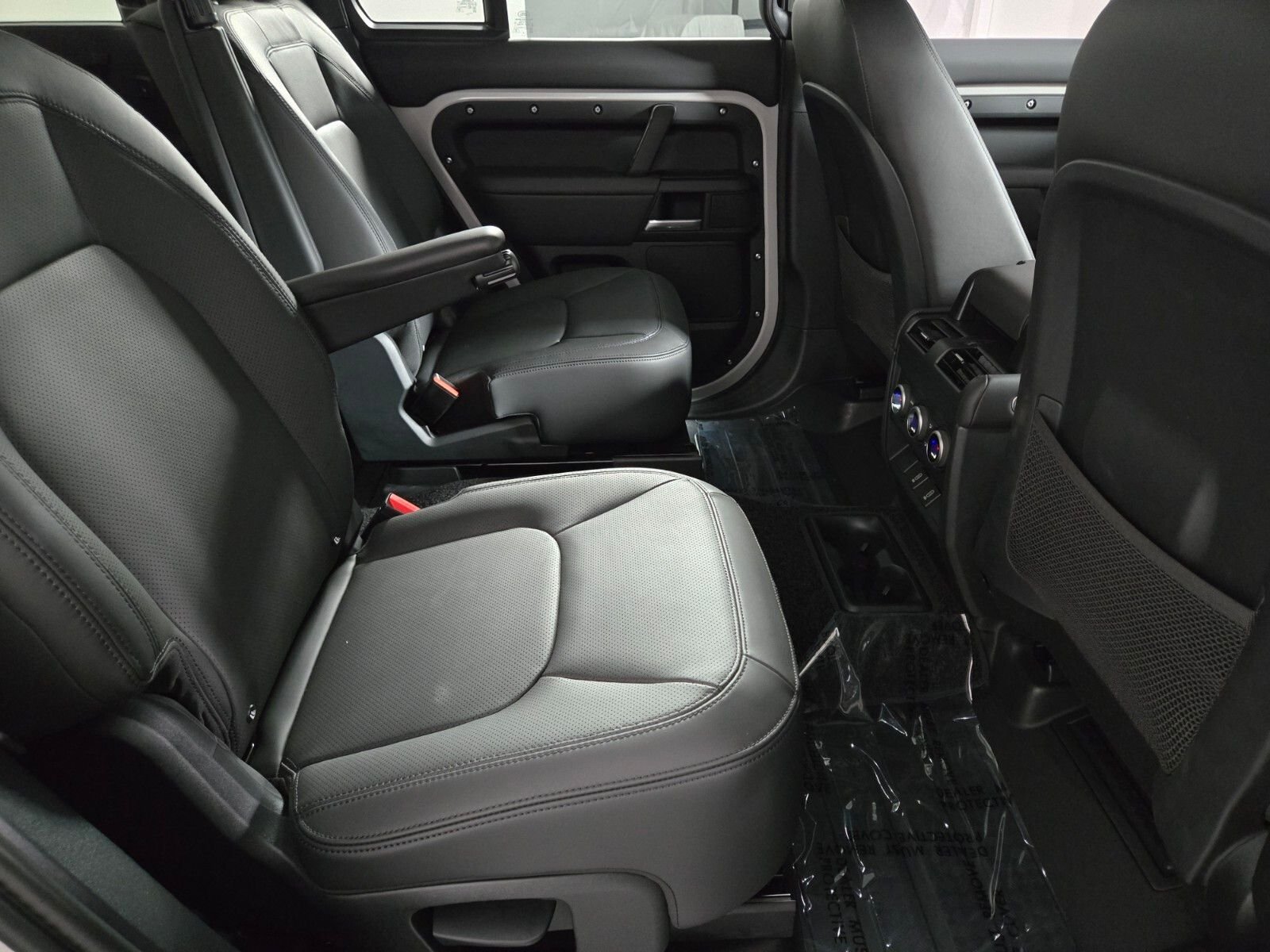 2026 Land Rover Defender X-Dynamic SE - Photo 20