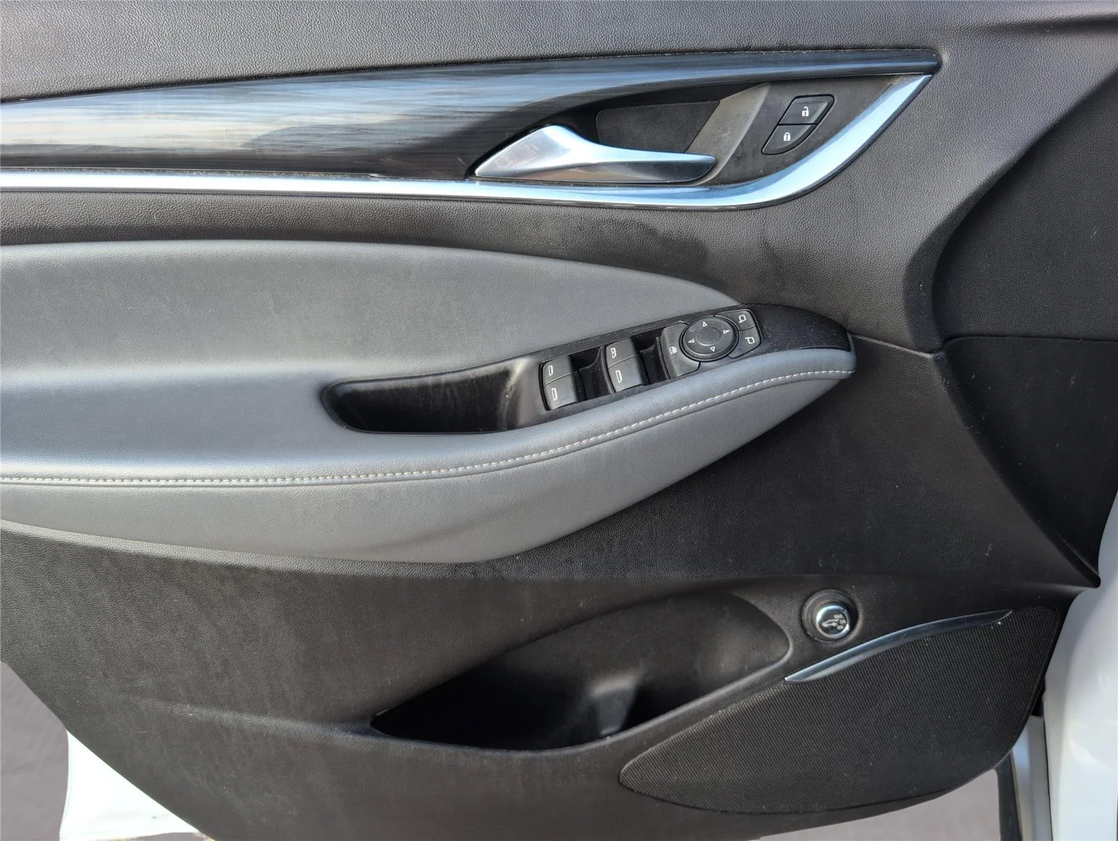 Used 2020 Summit White Buick Essence image 16