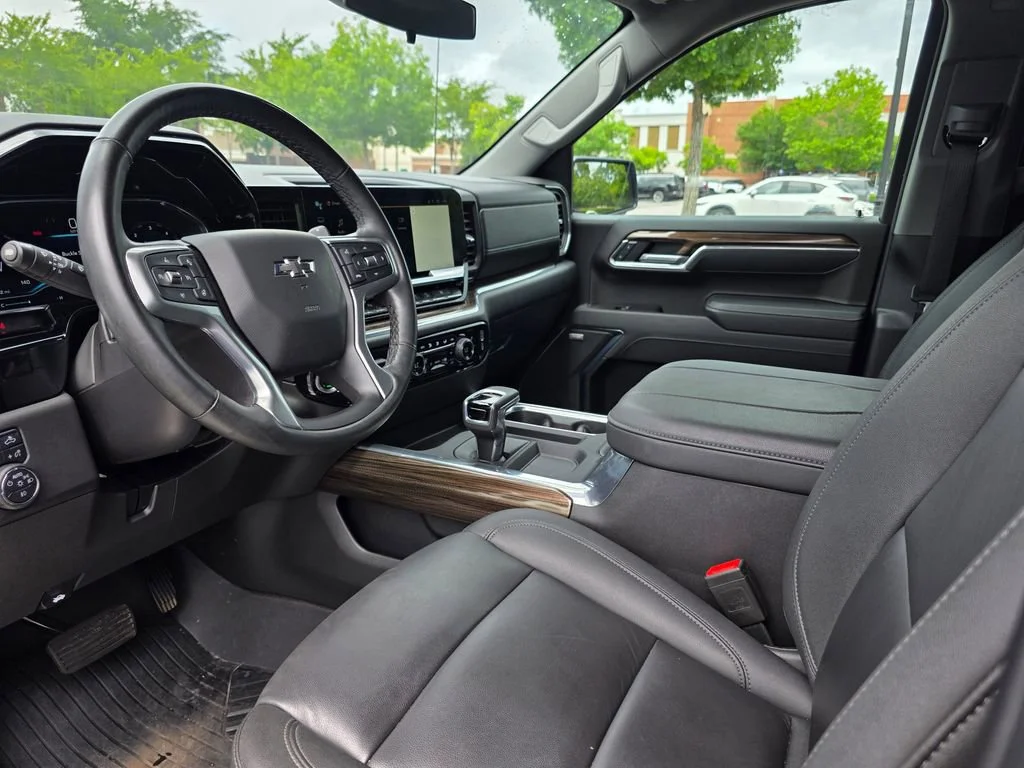 Used 2025 Sterling Gray Metallic Chevrolet LT Trail Boss image 12