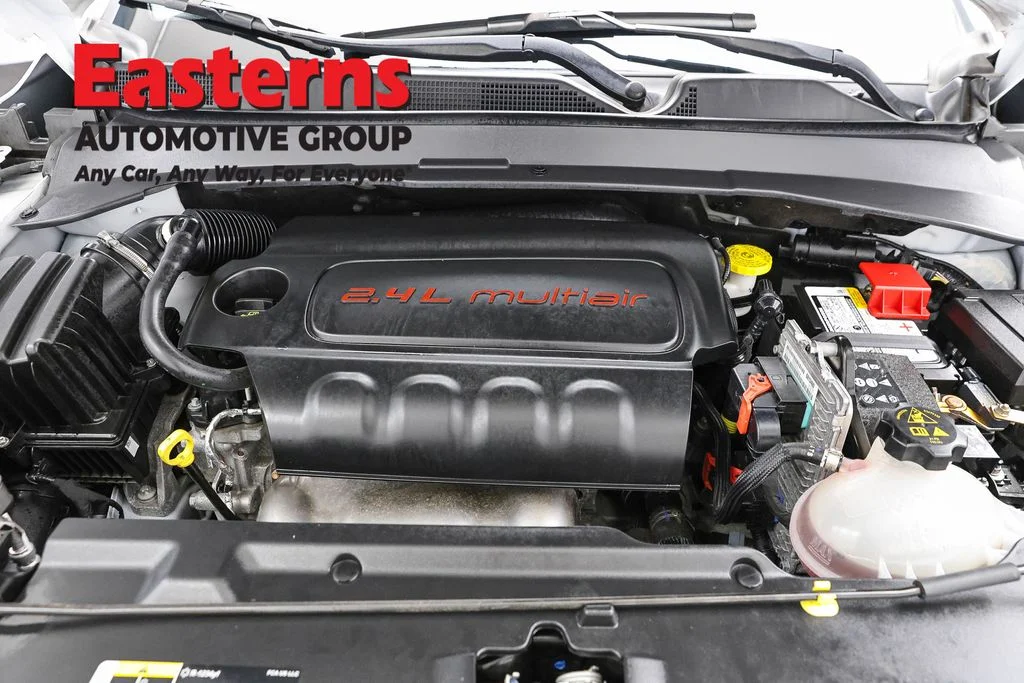 Used 2022 White Jeep Latitude image 7