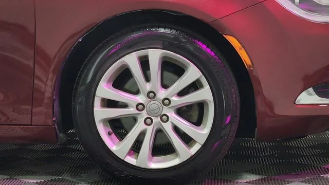 Used 2015 Red Chrysler Limited image 22