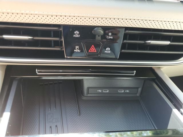 New 2026 White Volkswagen 2.0T SE w/Technology image 21