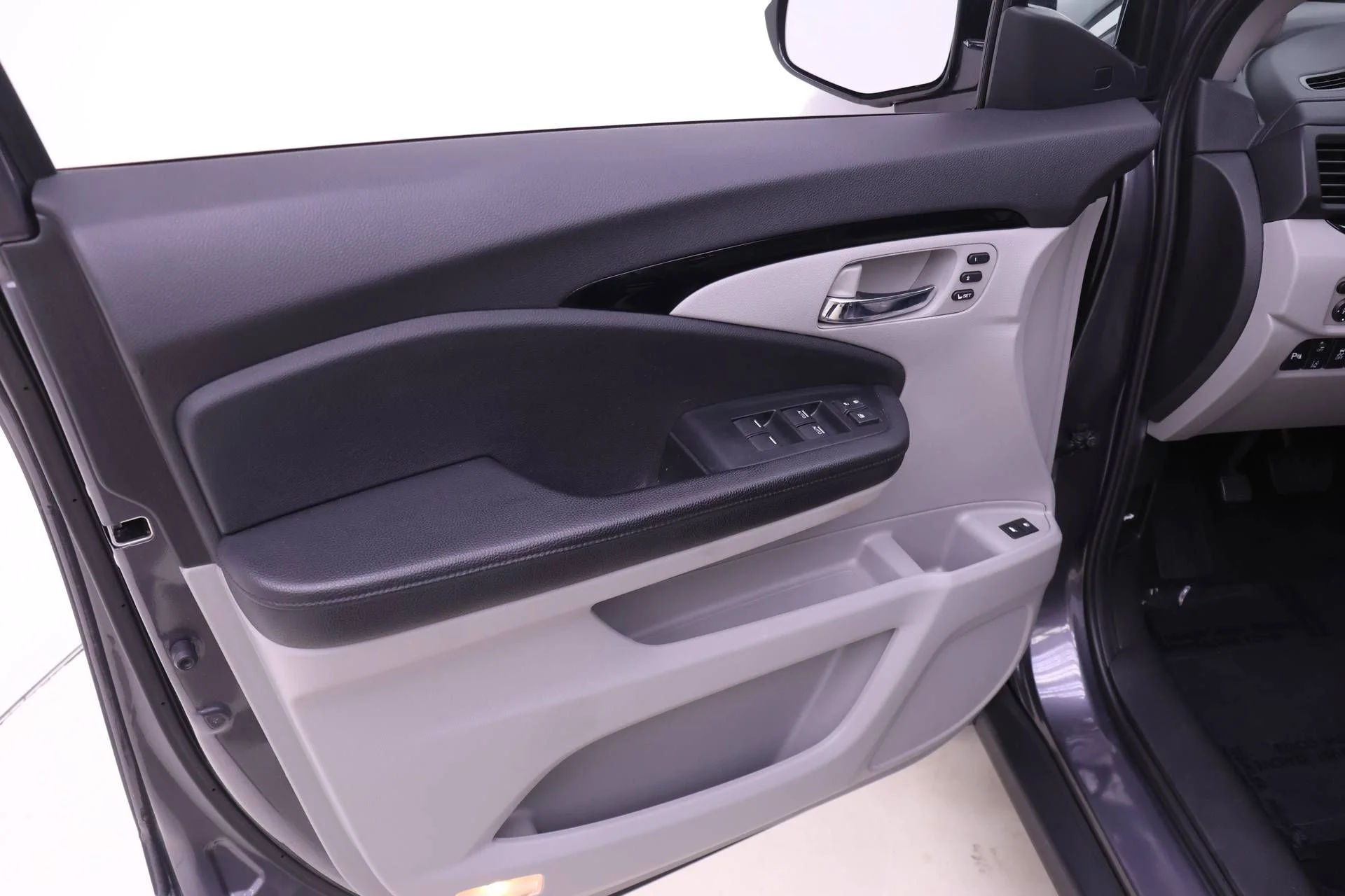 Certified Used 2021 Gray Honda Touring image 9
