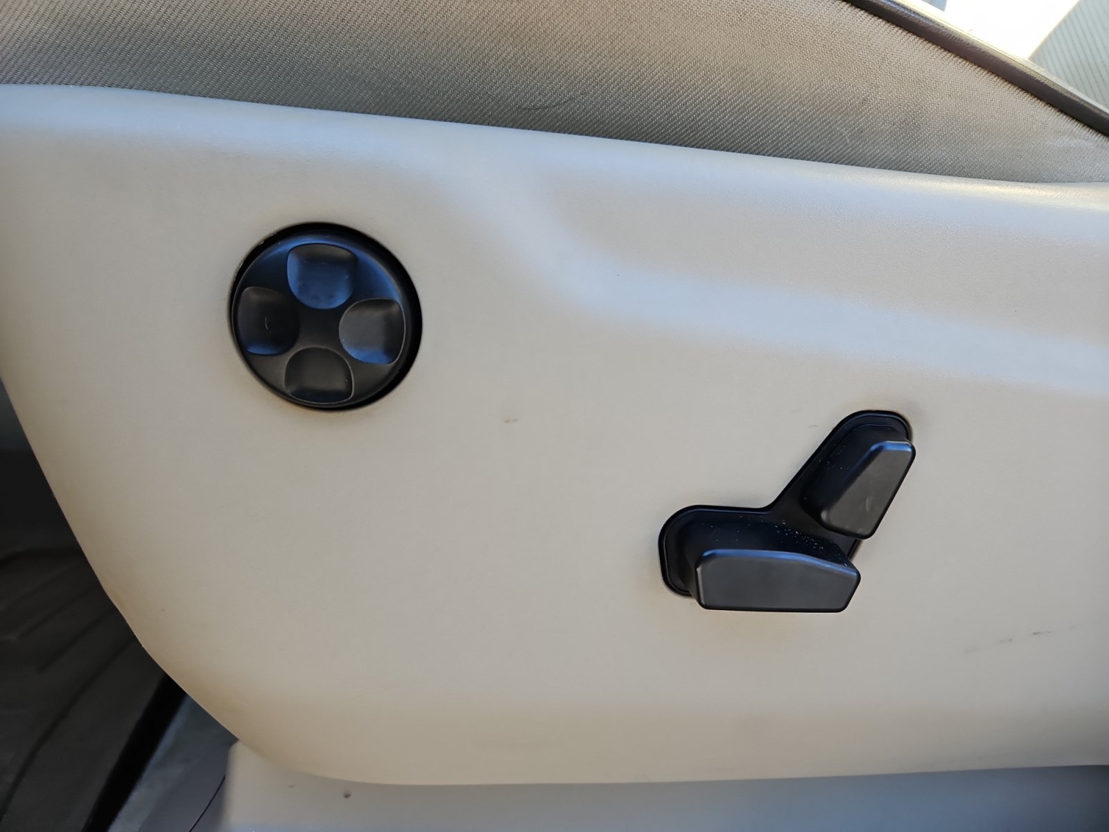 Used 2017 Black Jeep Overland image 21