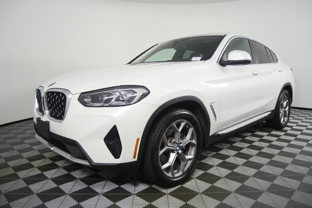Certified Used 2025 Mineral White Metallic BMW xDrive30i image 8