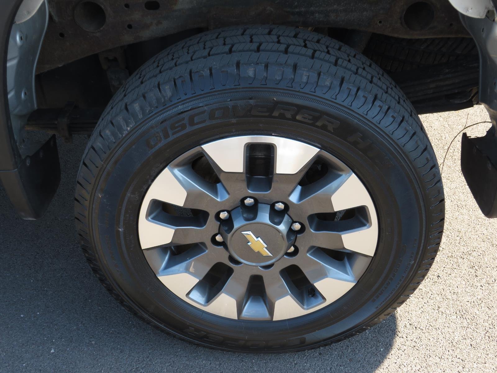 Used 2021 Silver Ice Metallic Chevrolet Custom image 19
