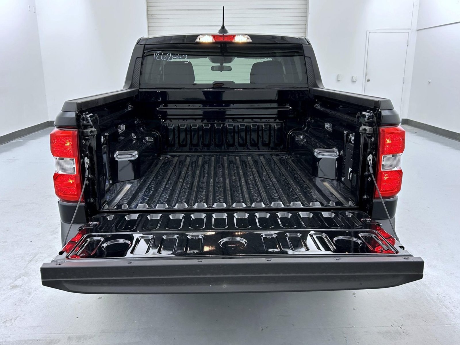 New 2026 Shadow Black Ford XLT image 22