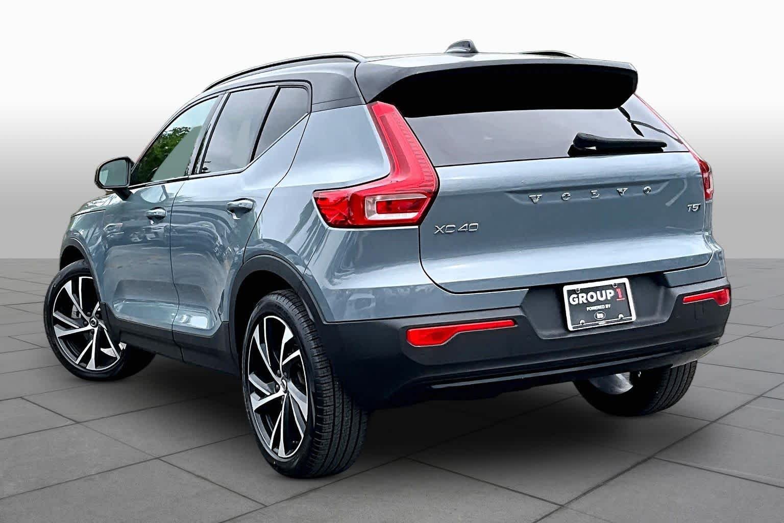 Used 2021 Thunder Grey Metallic Volvo R-Design image 12
