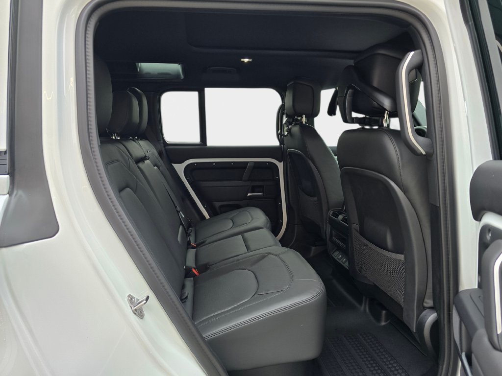 New 2026 Fuji White LAND ROVER X-Dynamic SE image 11