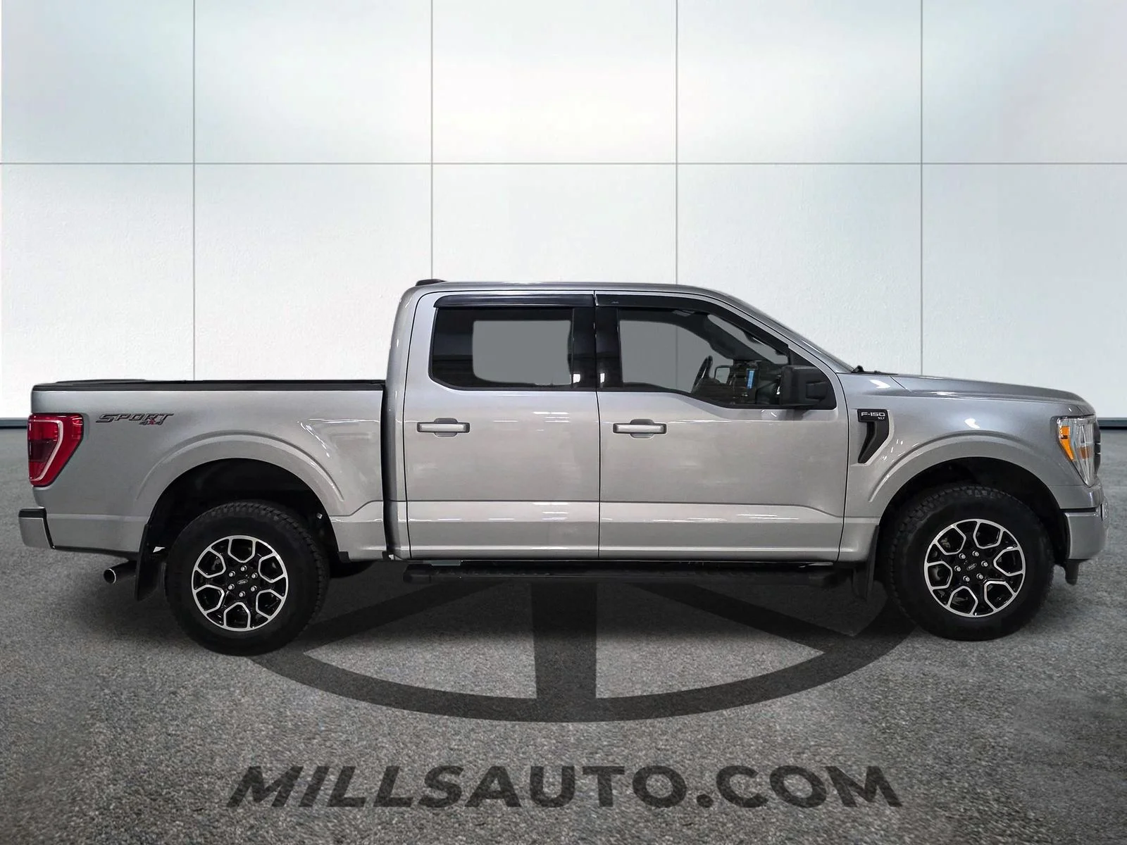 Used 2022 Silver Ford XLT image 9