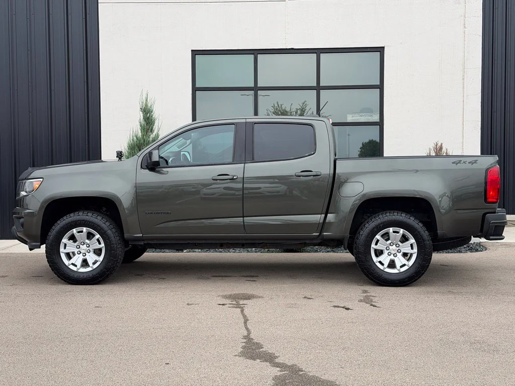 Used 2018 Green Chevrolet LT image 2