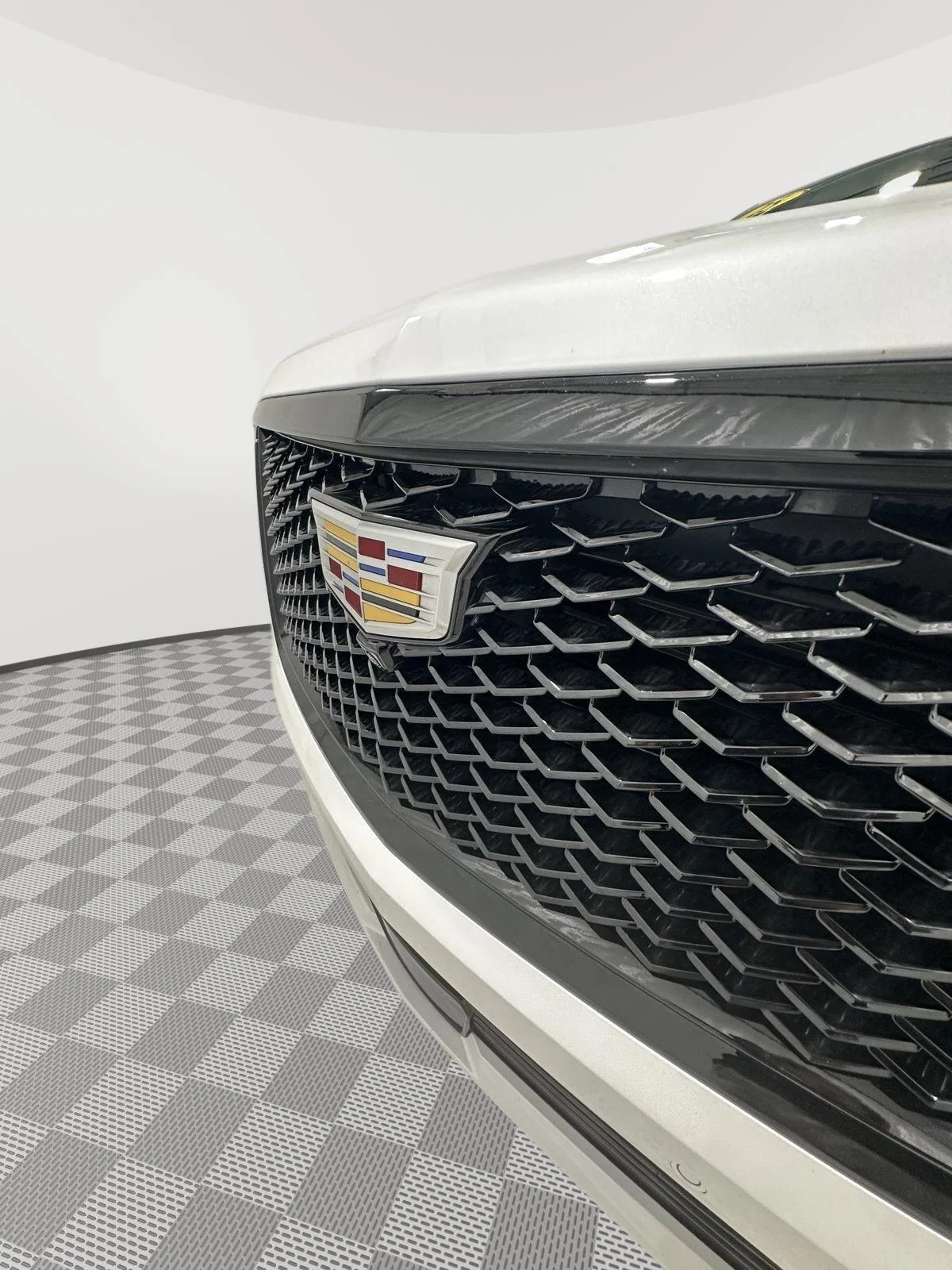 Used 2025 Crystal White Tricoat Cadillac Sport Platinum image 25