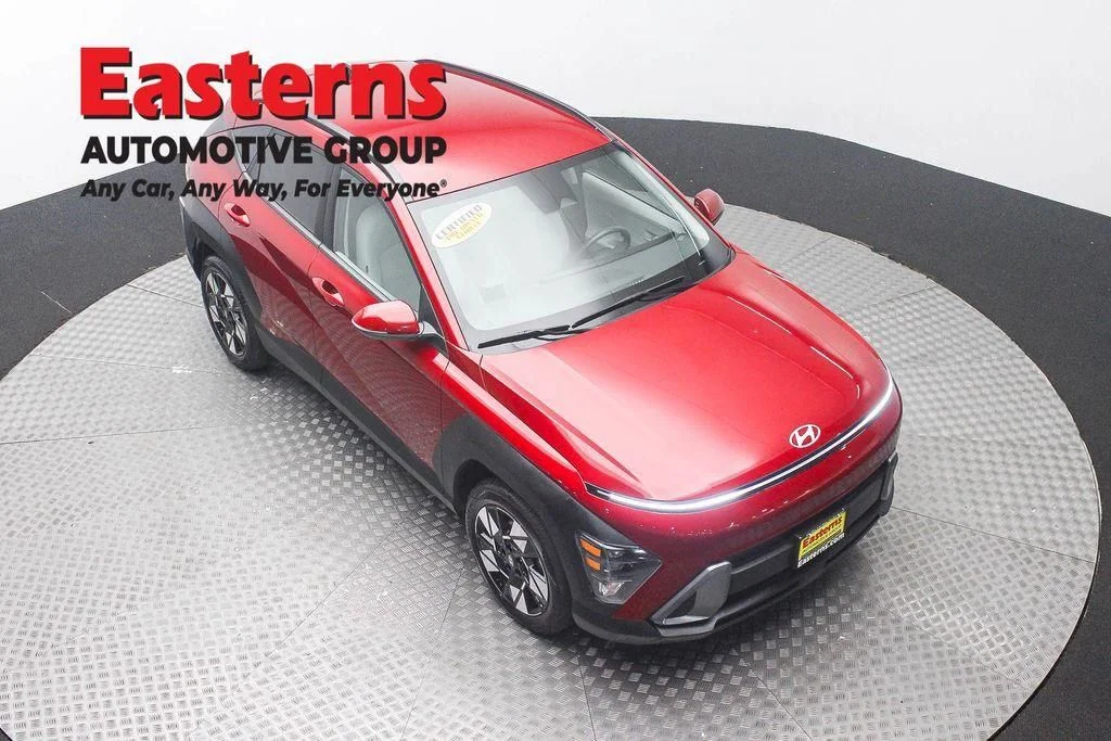 Used 2025 Red Hyundai SEL image 3