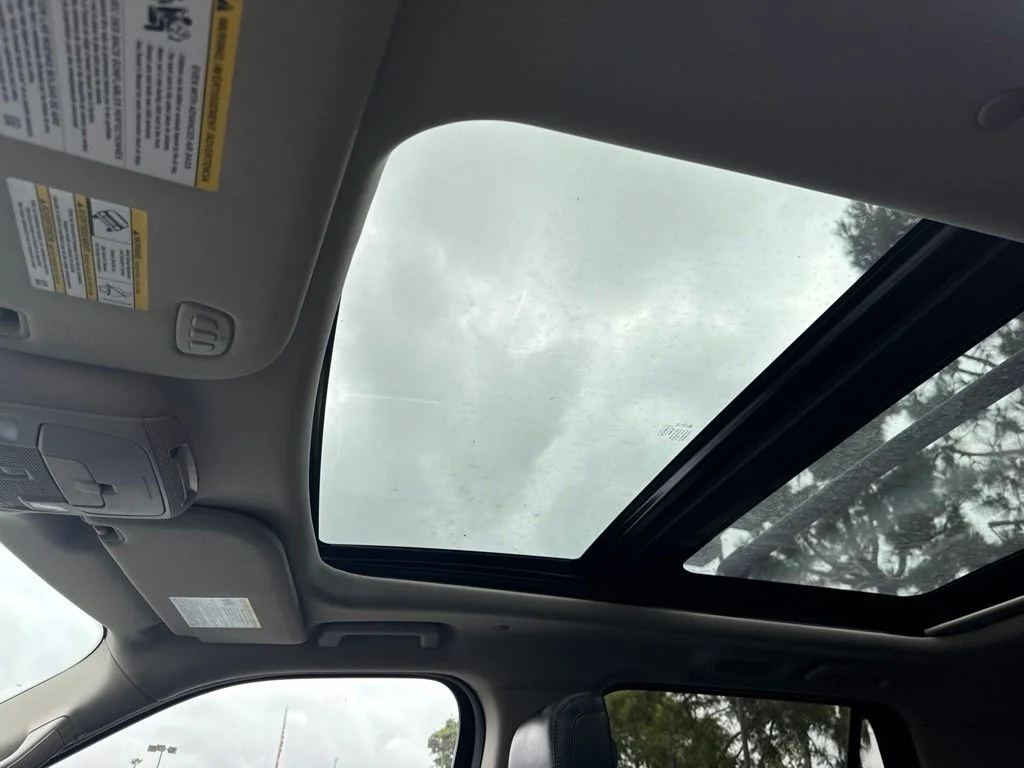 Used 2018 White Ford Platinum image 12