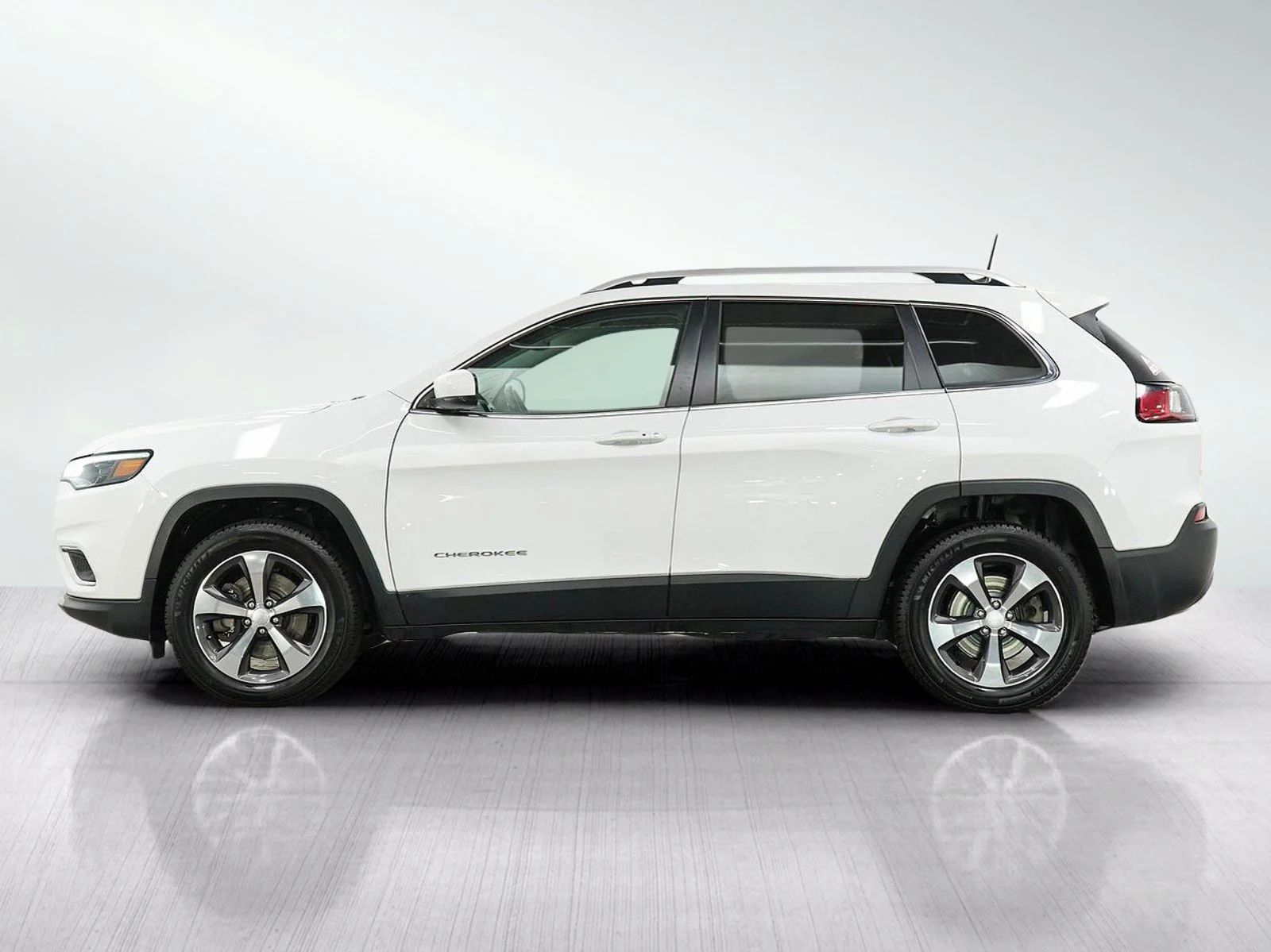 Used 2019 Jeep Cherokee Limited with VIN 1C4PJMDX7KD322902 for sale in Burnsville, Minnesota