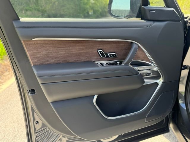 New 2026 Carpathian Grey Land Rover SE image 9