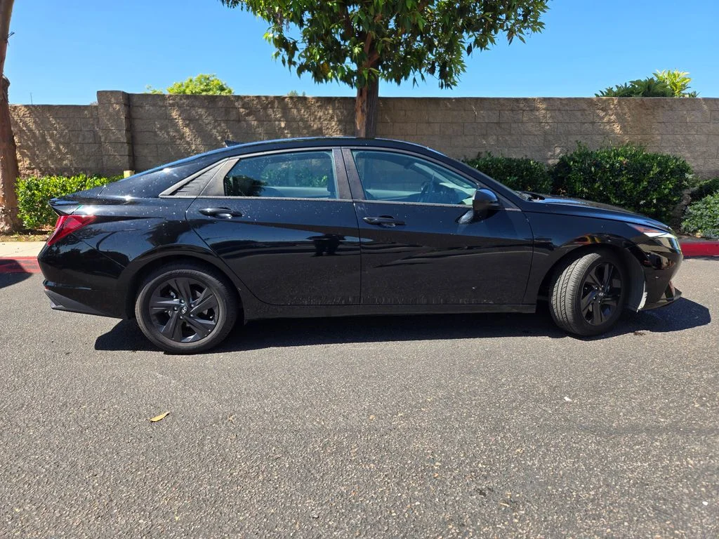 Used 2022 Black Hyundai SEL image 9