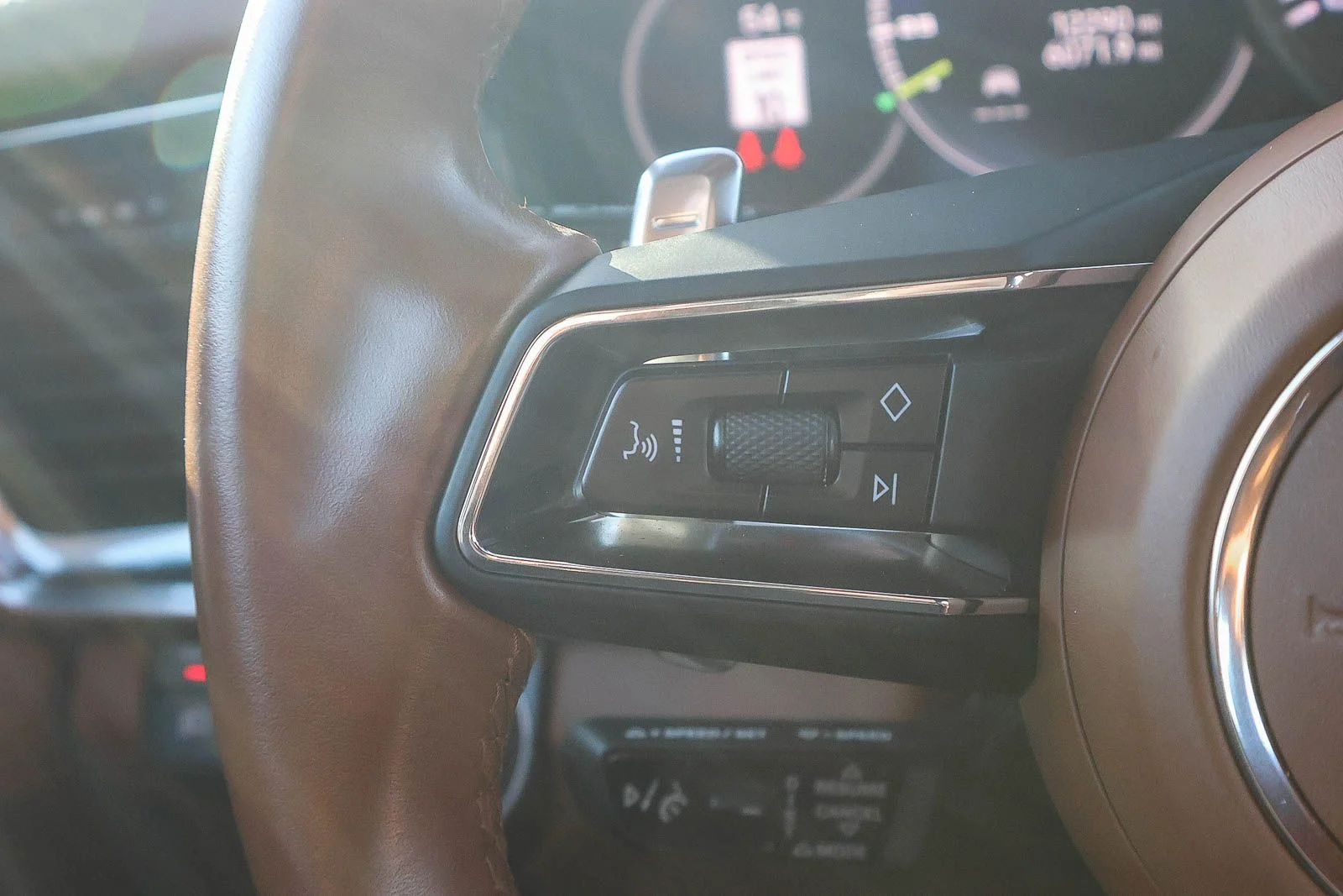 Used 2023 Green Porsche 4S Executive image 37