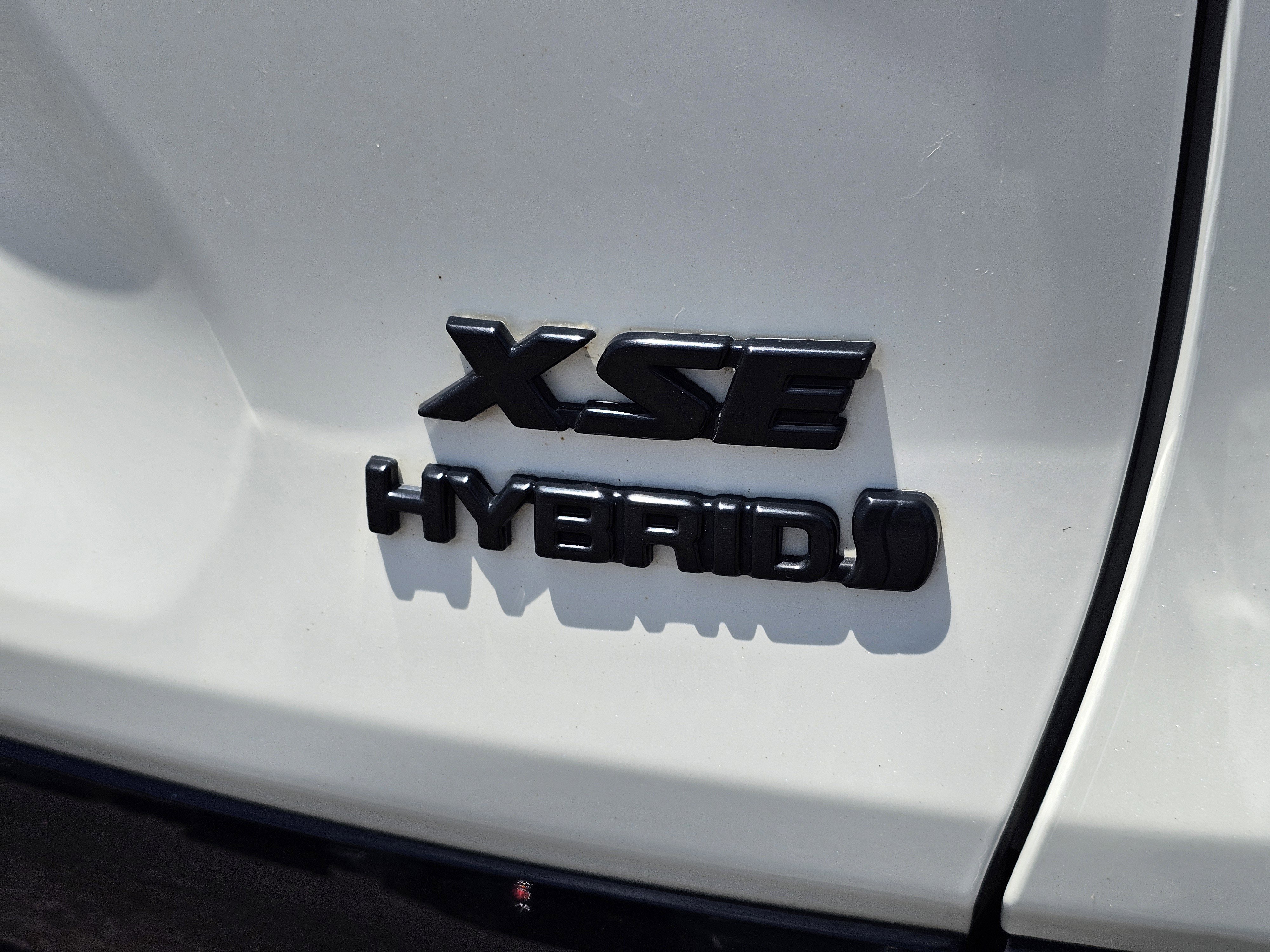 Used 2021 Blizzard Pearl/Midnight Black Metallic Toyota Hybrid XSE image 10
