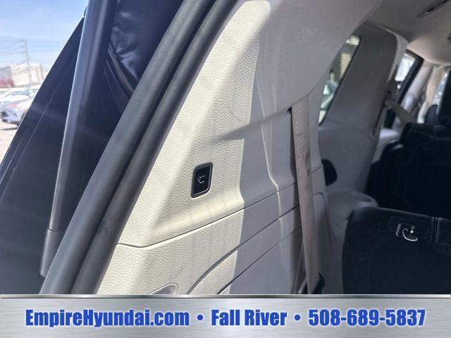 2023 Chrysler Pacifica Hybrid Touring L - Photo 8