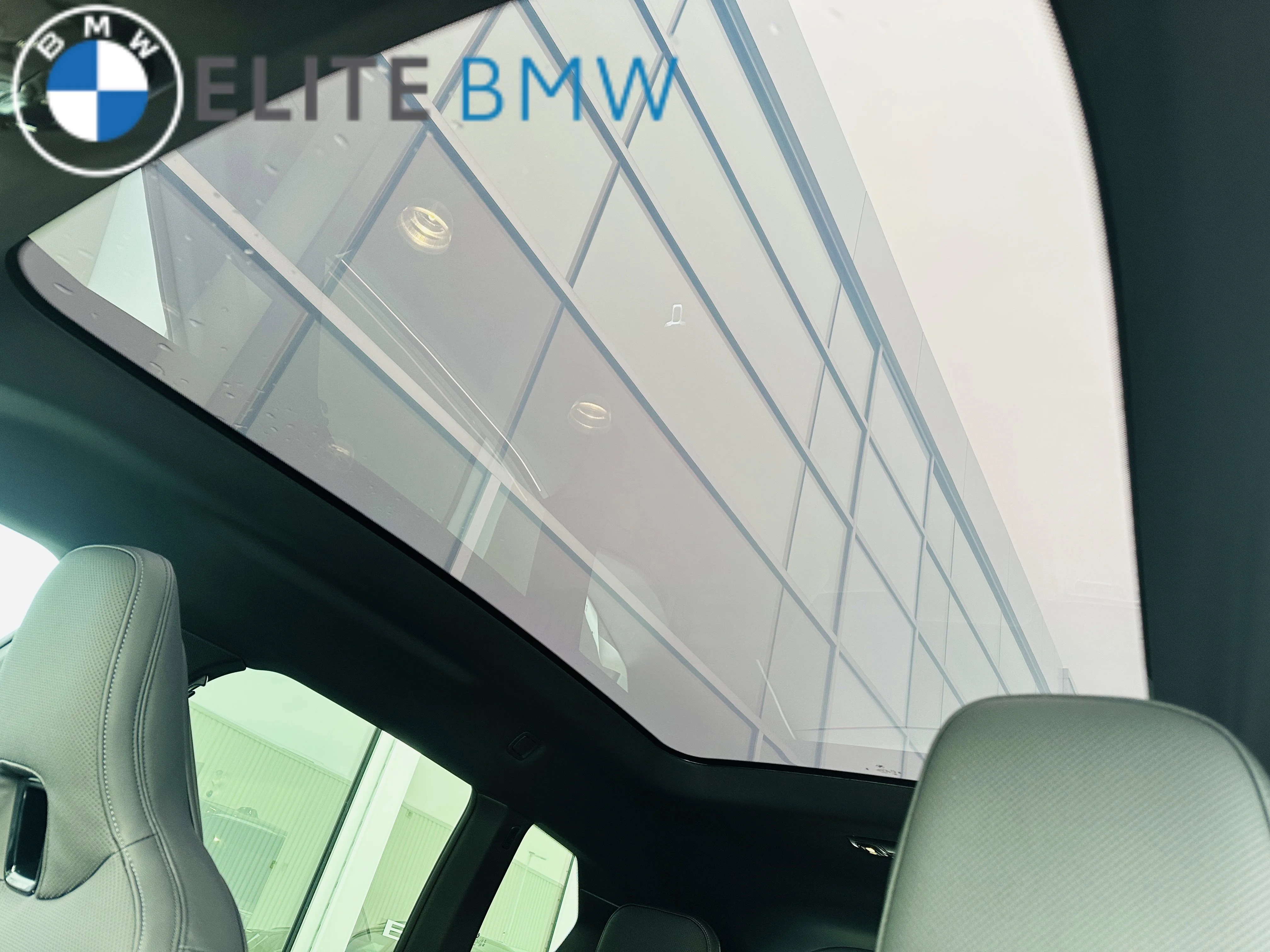 Used 2026 BLACK SAPPHIRE METALLIC BMW XDRIVE60 image 6