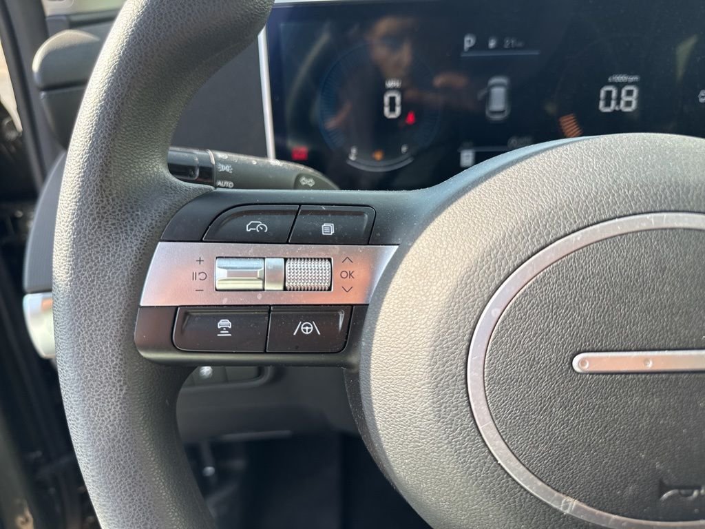 Certified Used 2025 Green Hyundai SE image 21