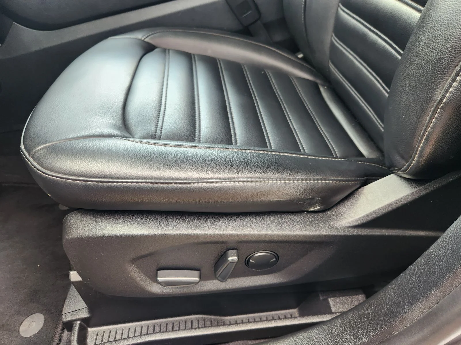 Used 2024 Gray Ford SEL image 24