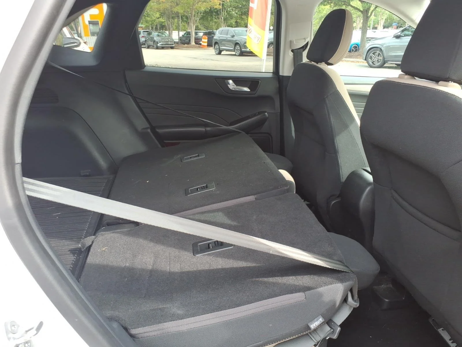 Used 2021 Oxford White Ford SE image 28