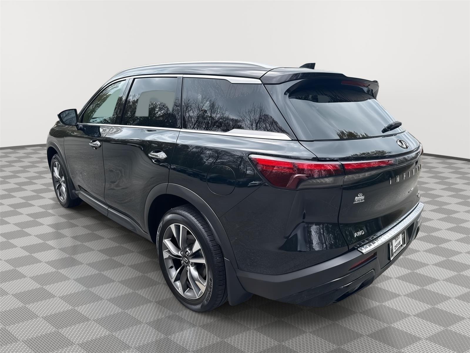 Used 2023 Mineral Black INFINITI LUXE image 8