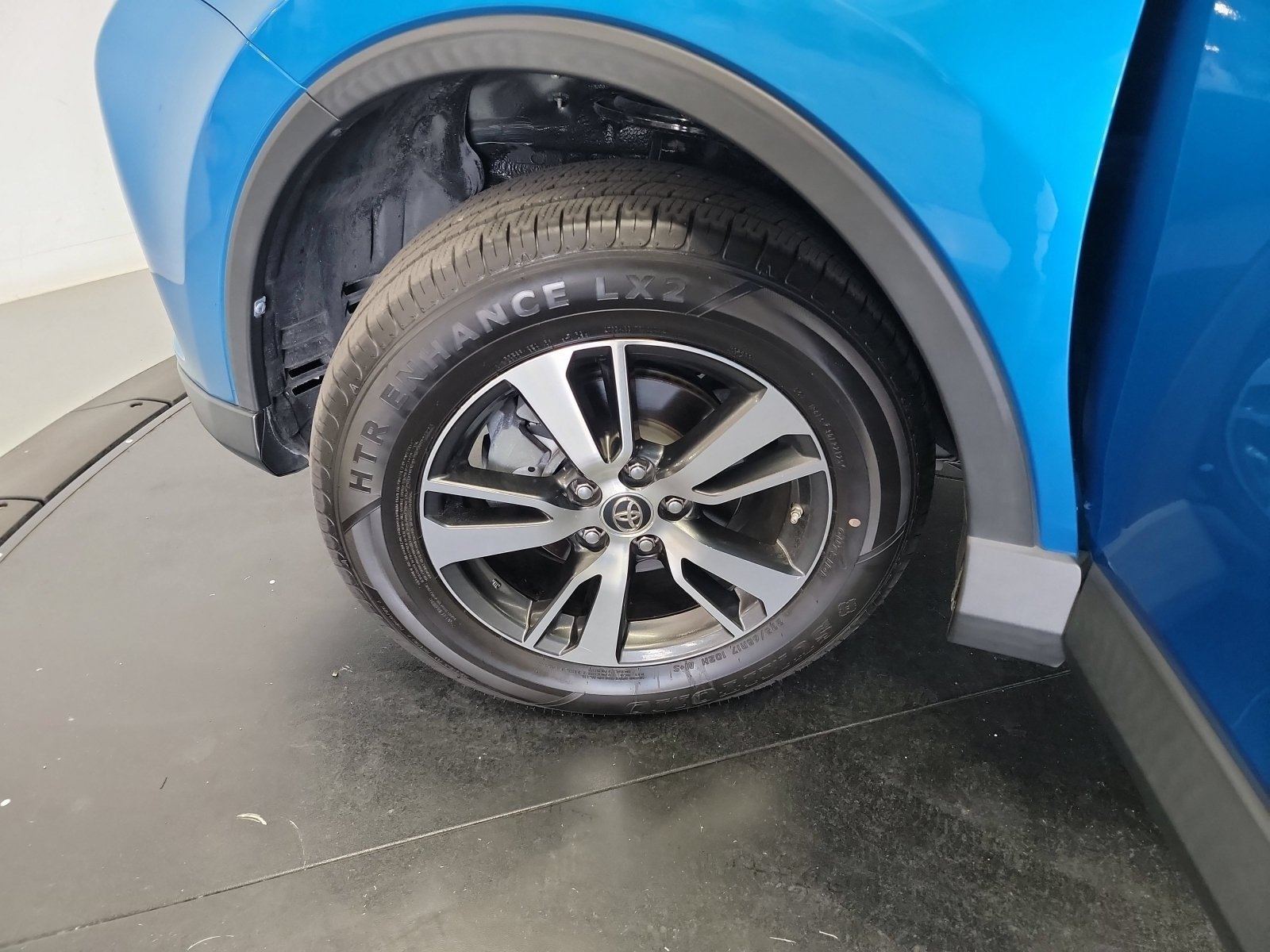 Used 2018 Electric Storm Blue Toyota XLE image 29
