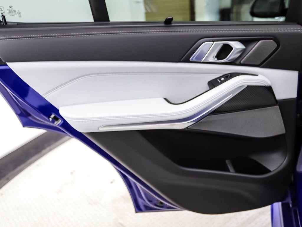 Used 2026 Blue Metallic BMW M60i image 19