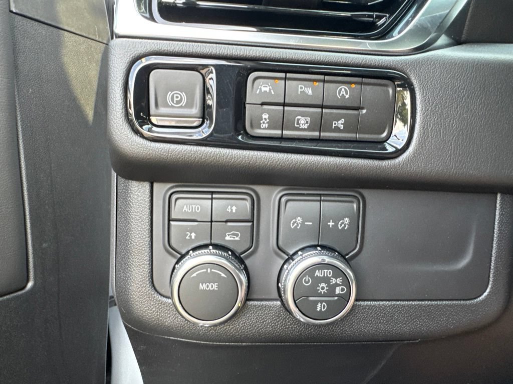 2026 GMC Yukon Denali - Photo 11