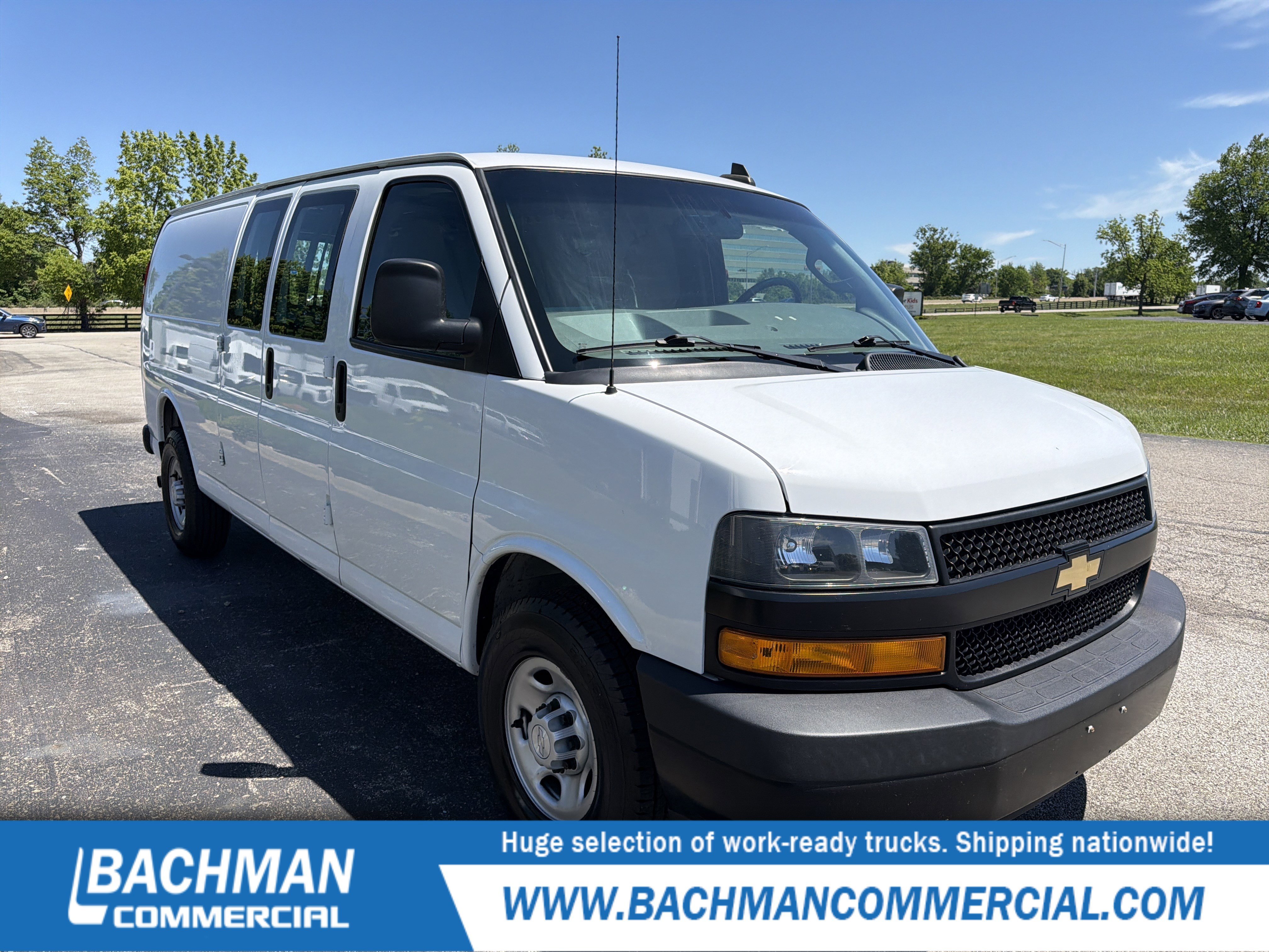2018 Chevrolet Express 3500 Extended Work Van's photo