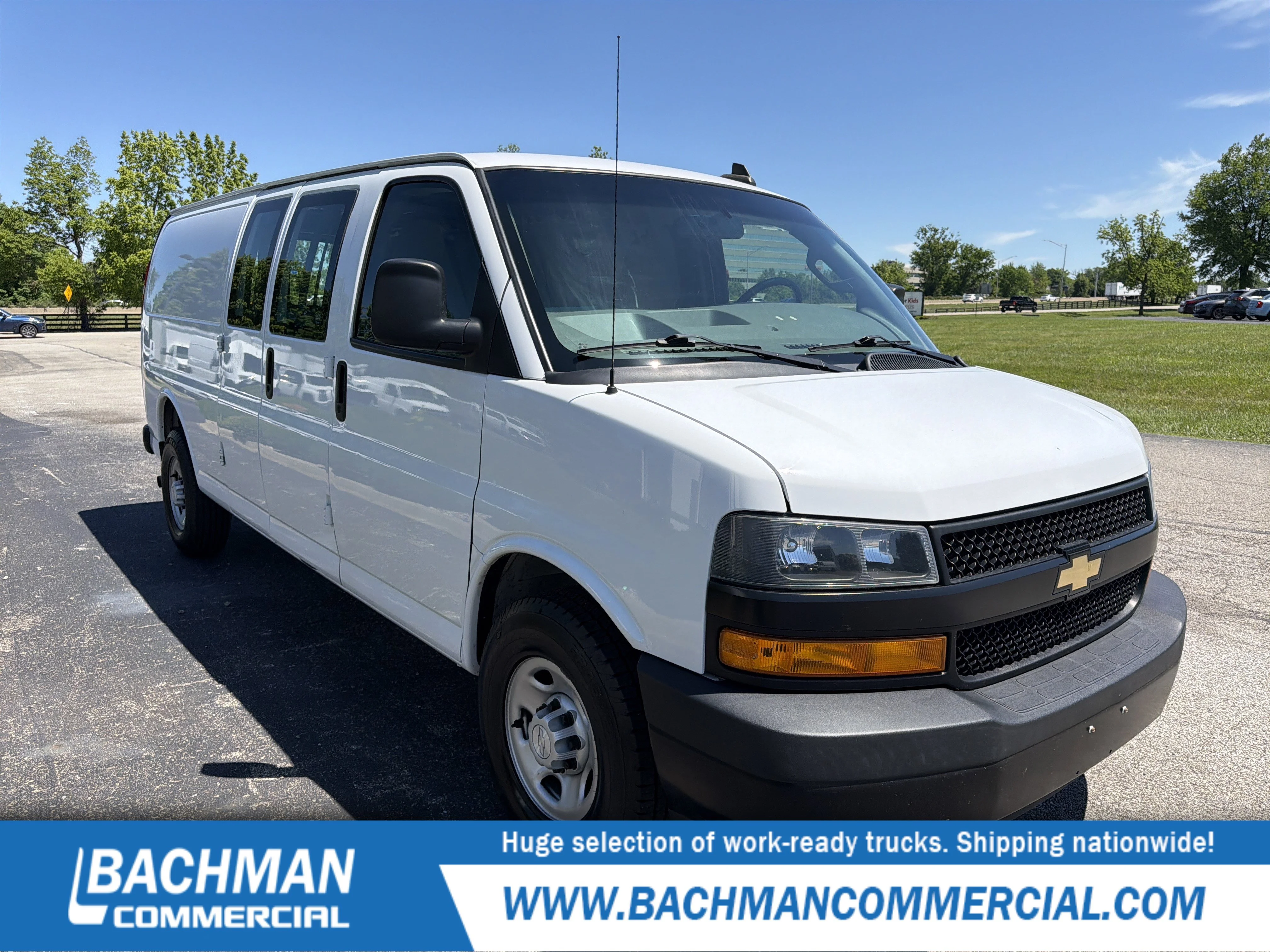 2018 Chevrolet Express 3500 Extended Work Van's photo