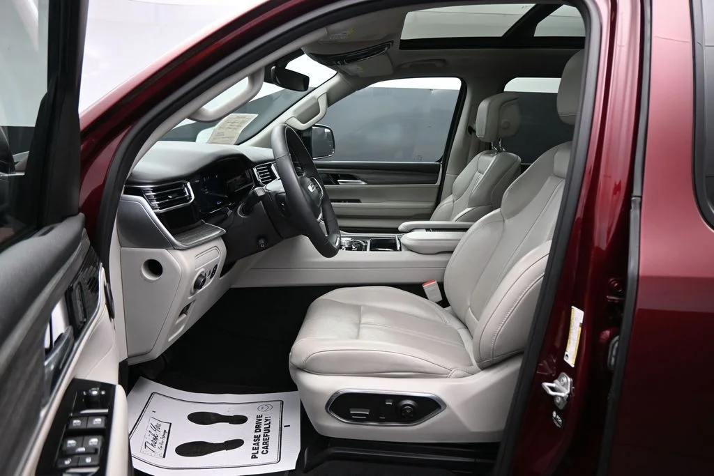Used 2023 Red Jeep Series II image 9