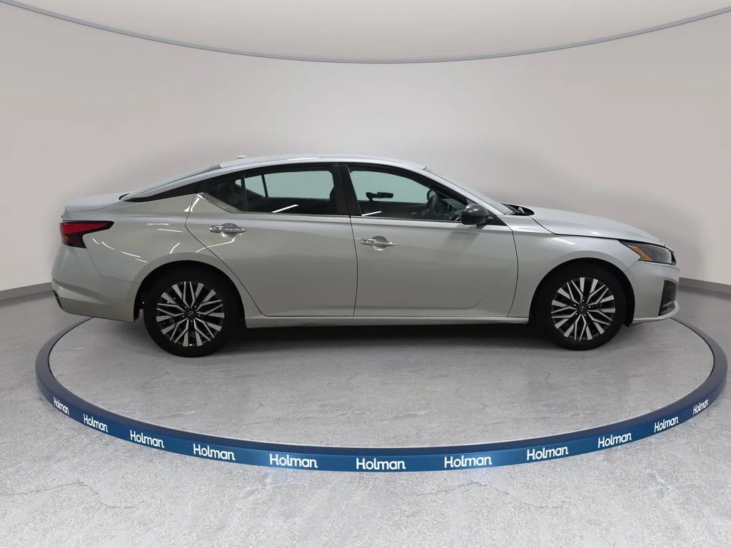 Used 2024 Brilliant Silver Metallic Nissan 2.5 SV image 5