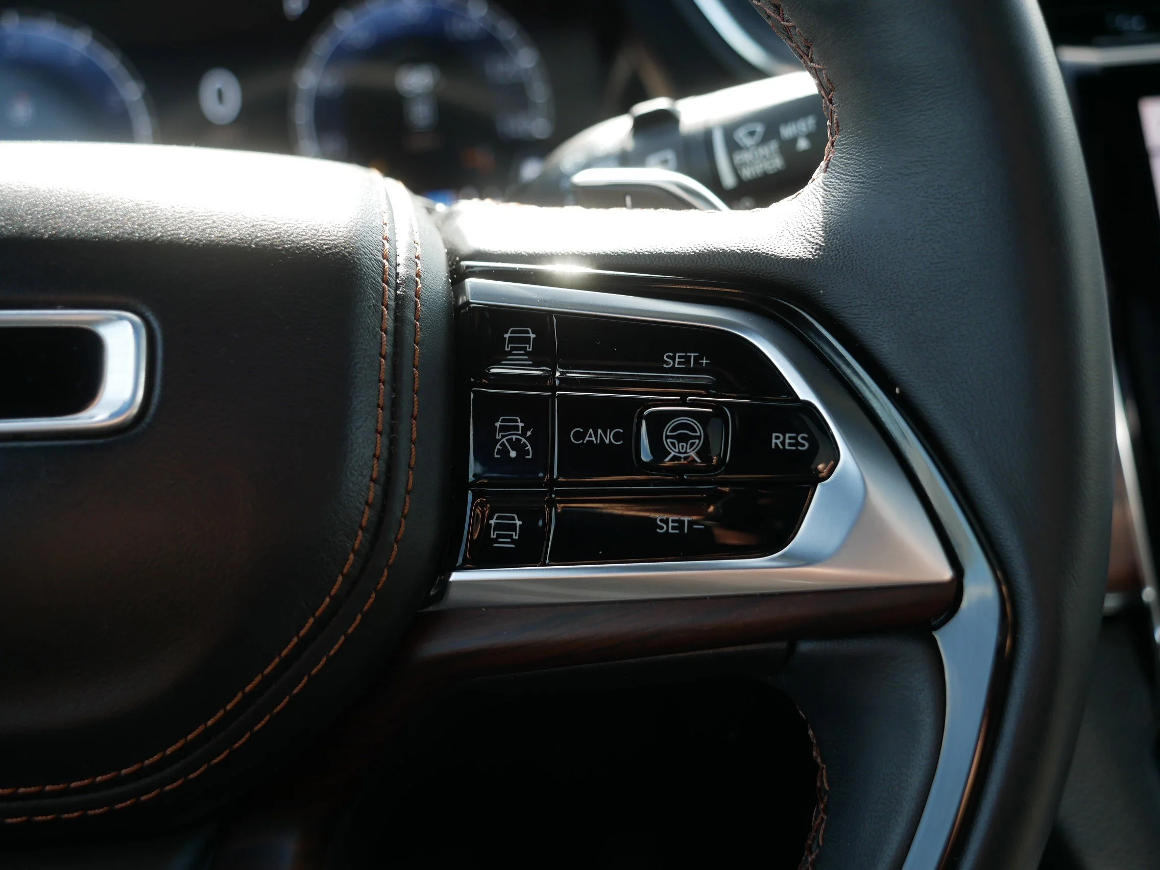 Used 2023 Velvet Red Pearlcoat Jeep Summit image 30