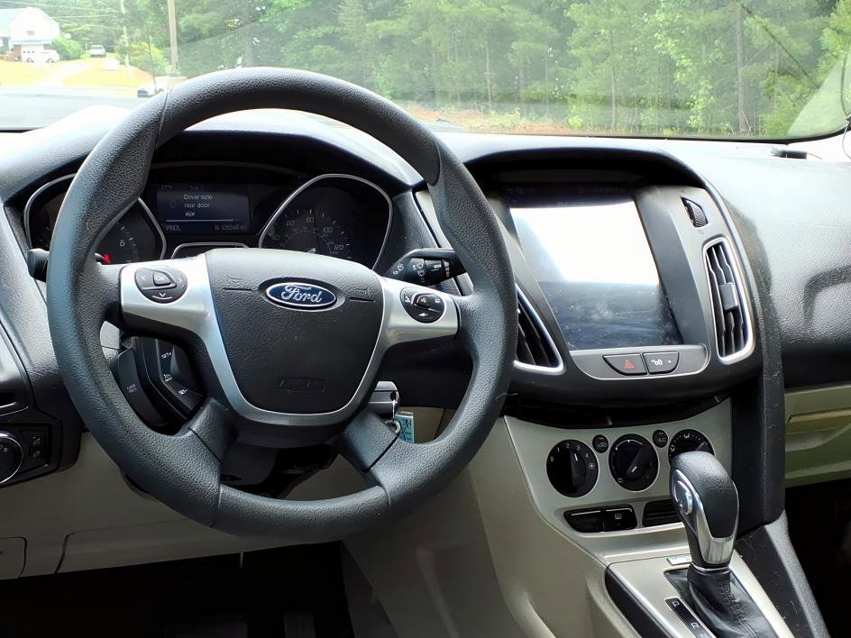 Used 2014 Oxford White Ford SE image 10