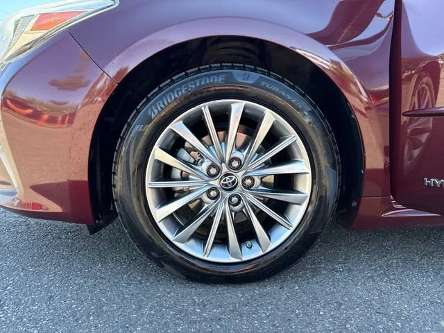 Used 2016 Mica Toyota XLE Premium image 27