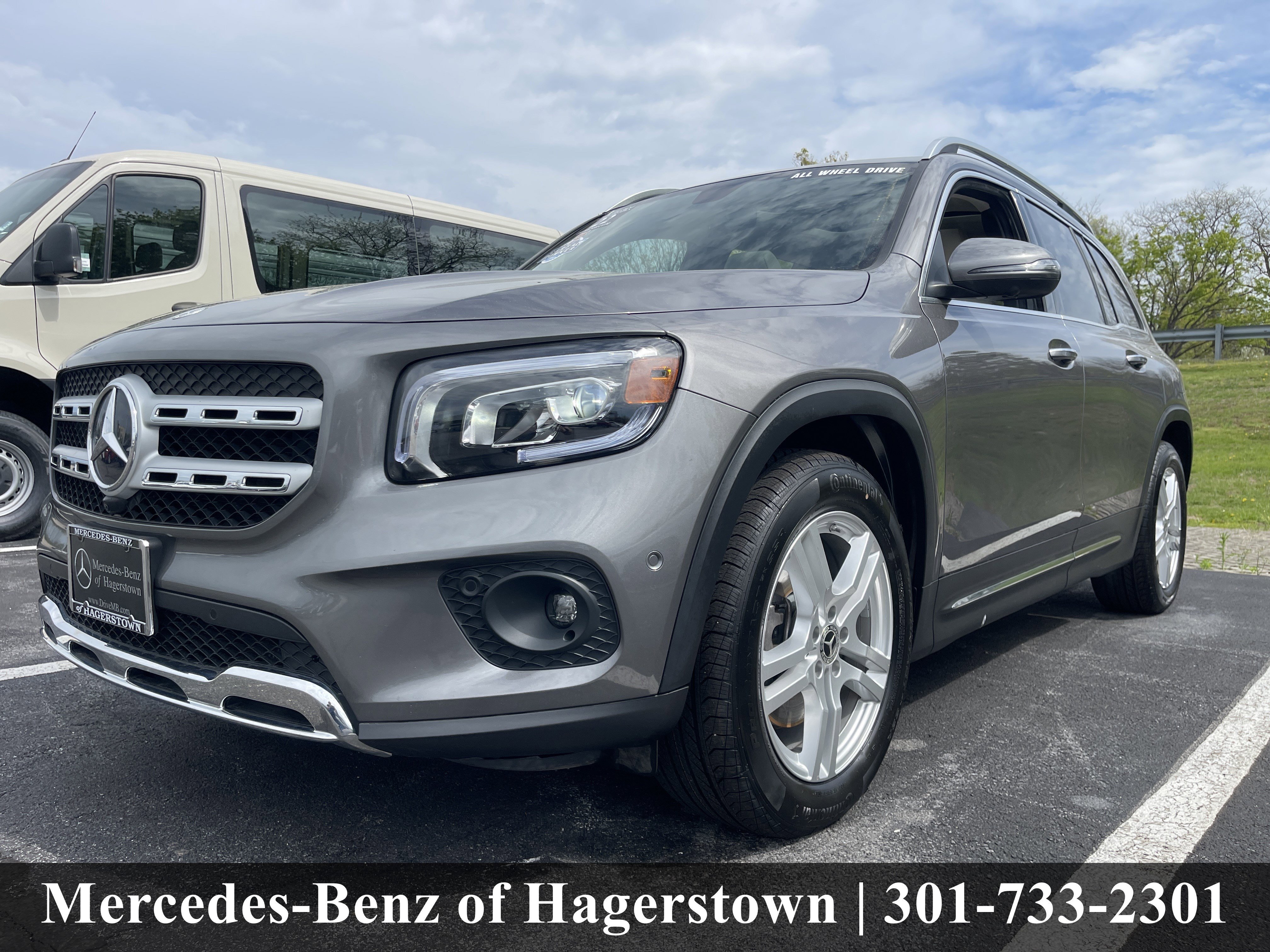 Certified Used 2022 Mountain Grey Metallic Mercedes-Benz GLB 250 4MATIC® SUV image 3