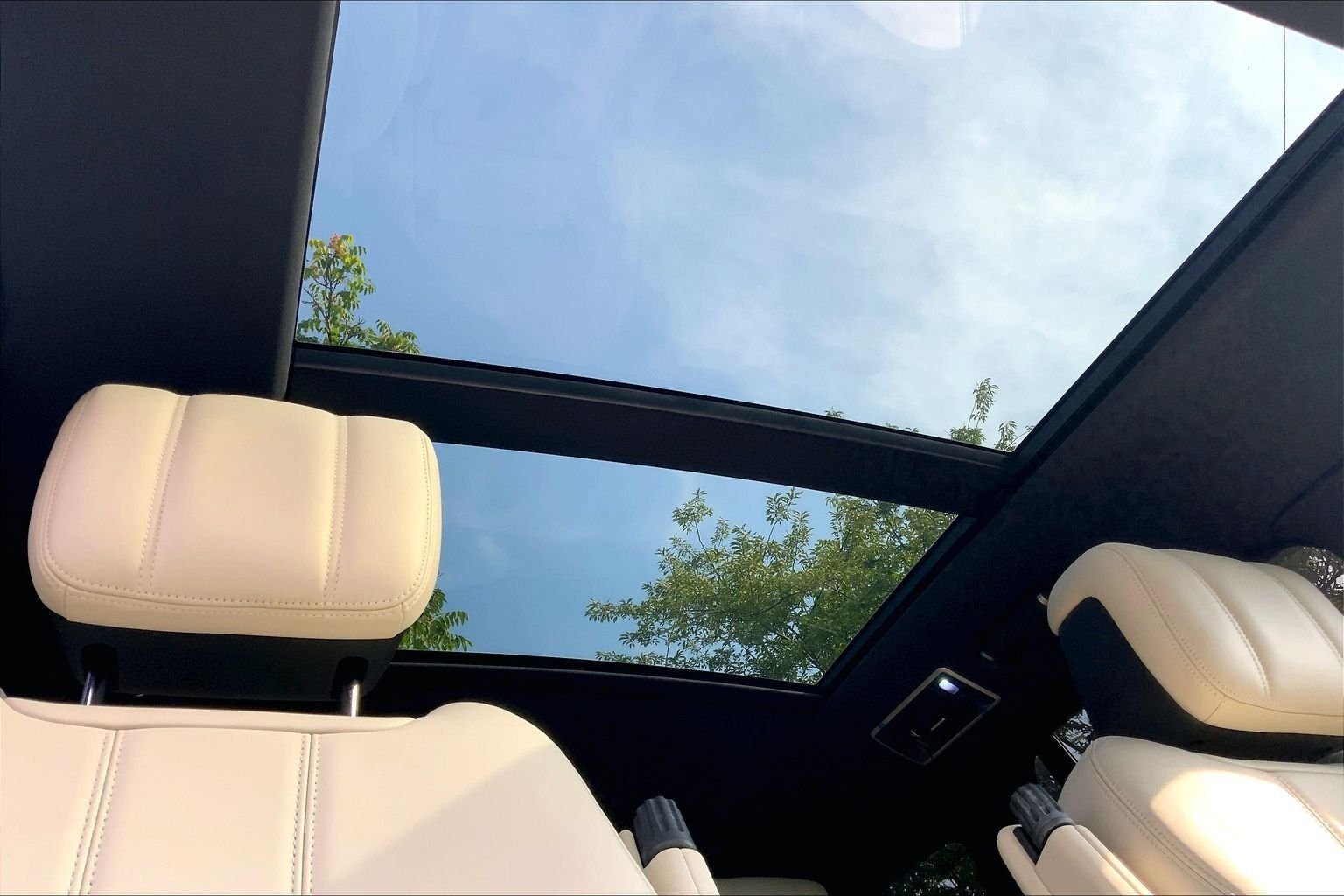 Used 2021 Santorini Black Metallic Land Rover Westminster image 14