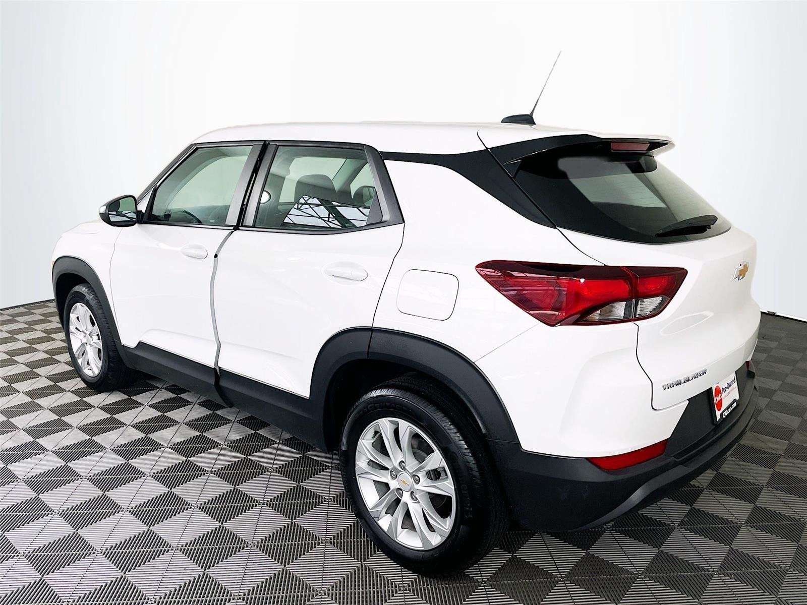 Used 2023 Summit White Chevrolet LS image 6