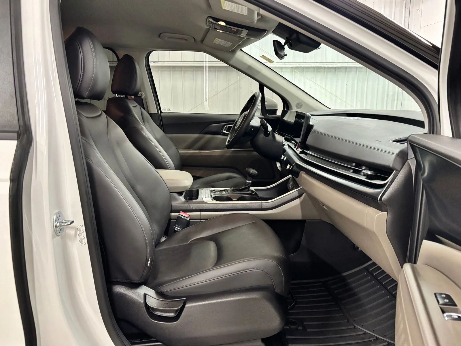 Used 2026 White Kia LXS image 22