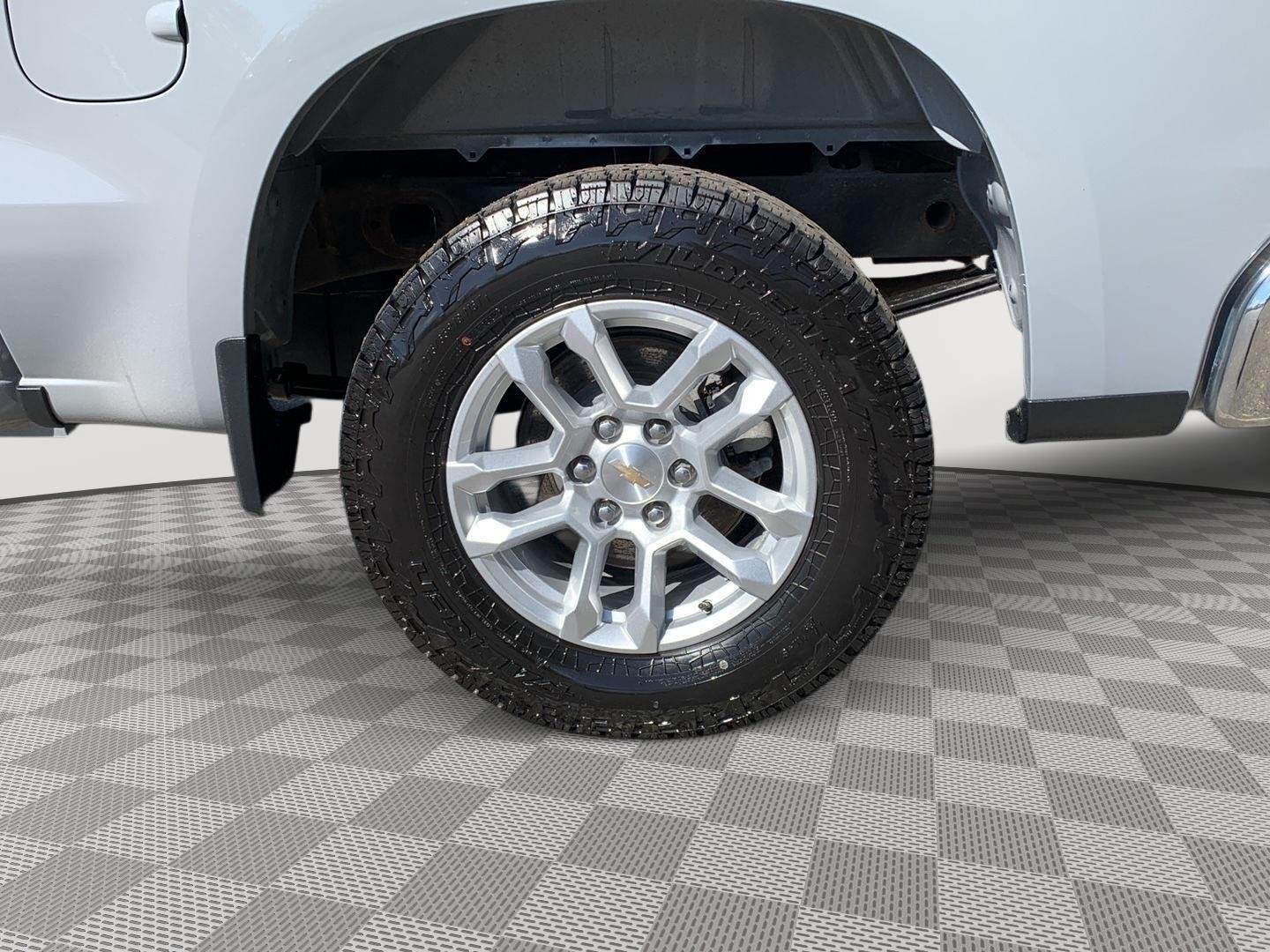 Used 2024 Slate Gray Metallic Chevrolet LT image 10